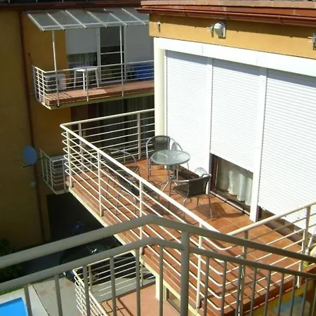 דירה Lara Apartman *