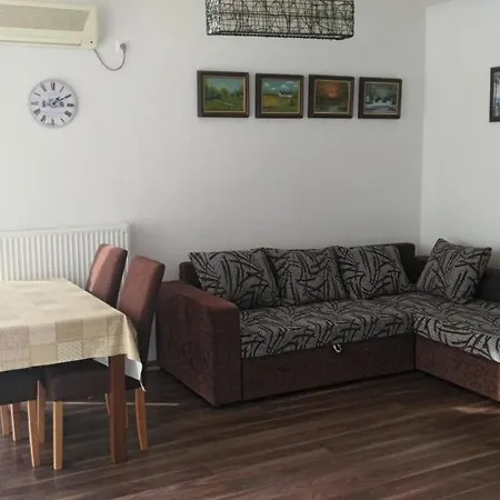 Lara Apartman דירה